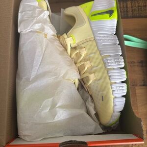 Nike Free Metcon 5 Women’s Training Shoes Size 8 NWT